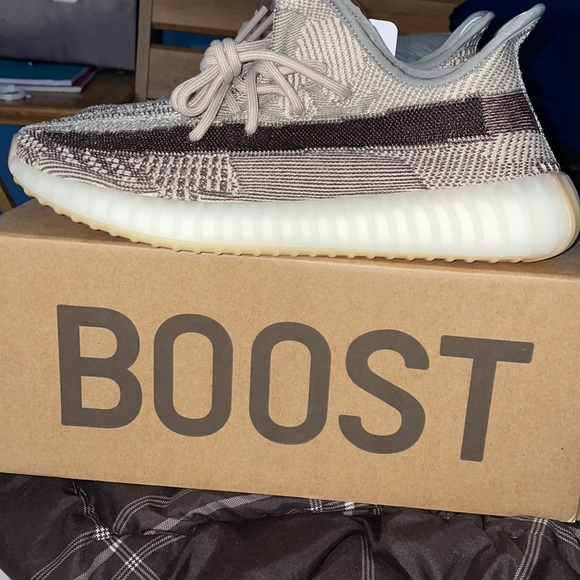 Zyon Yeezy 350 v2
